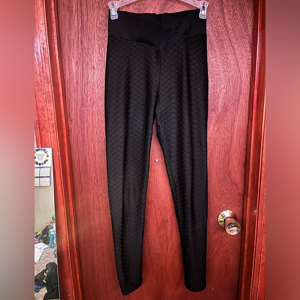 Ruffled, booty sinch leggings🖤